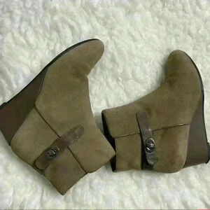 Aquatalia Mushroom Brown Julianna Suede Wedge Ankle Bootie Size 6.5